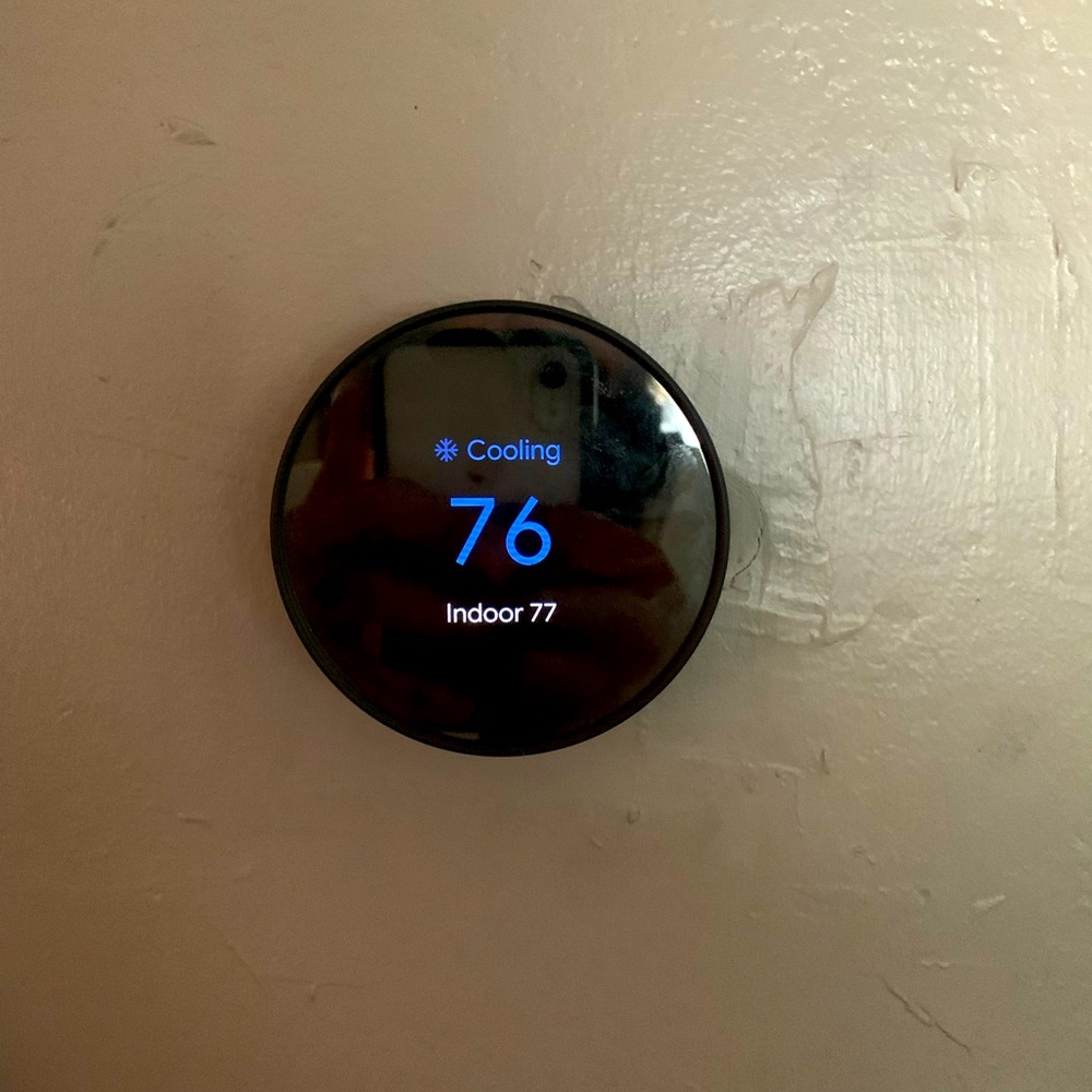 Google Nest Thermostat - Picture 3 of 3